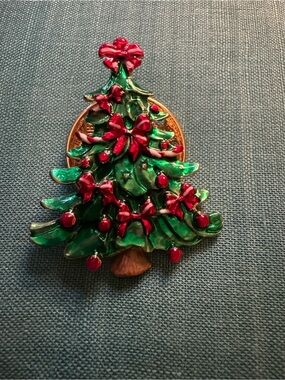Holiday Christmas Tree Brooch with Red Berries